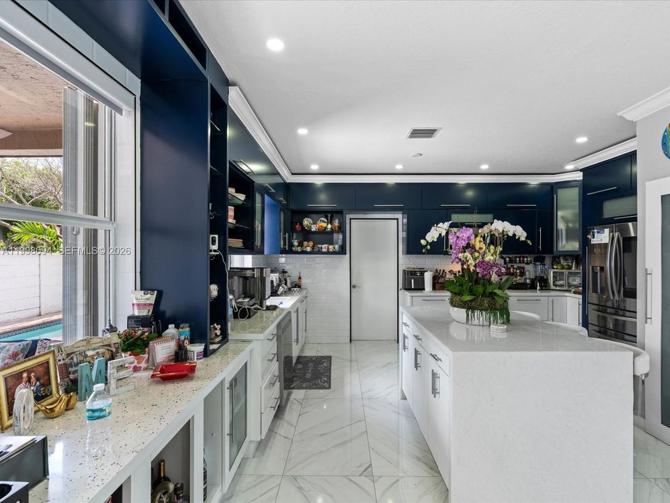 Activo con contrato: $850,000 (3 camas, 2 baños, 2210 Pies cuadrados)