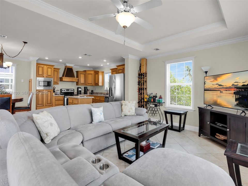 For Sale: $895,000 (3 beds, 2 baths, 1296 Square Feet)