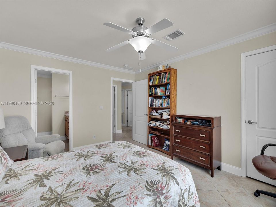 For Sale: $895,000 (3 beds, 2 baths, 1296 Square Feet)