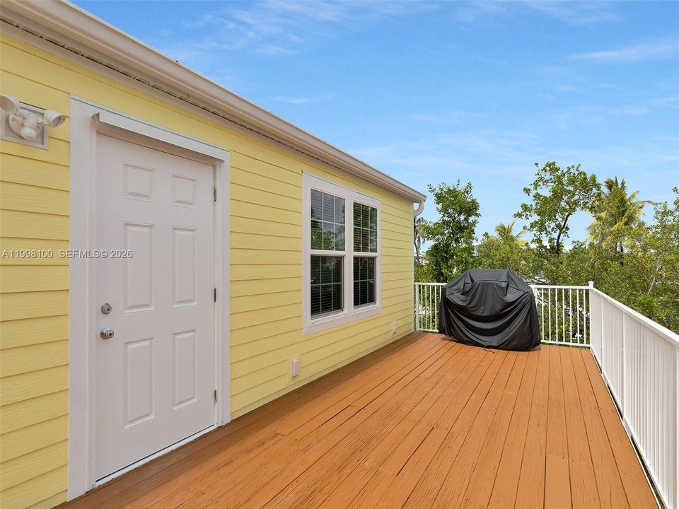 For Sale: $895,000 (3 beds, 2 baths, 1296 Square Feet)