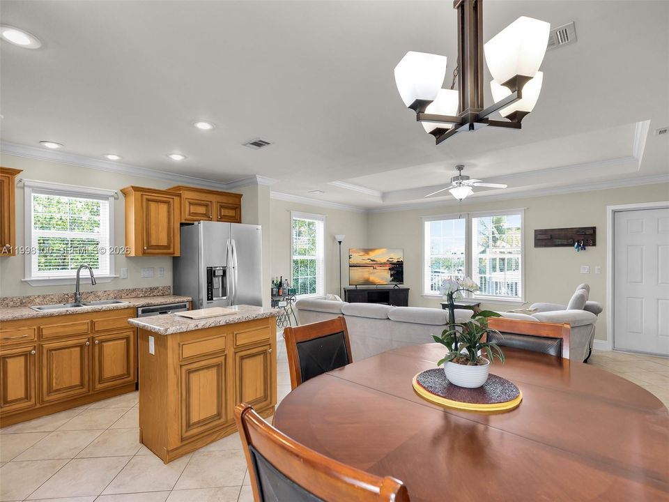 For Sale: $895,000 (3 beds, 2 baths, 1296 Square Feet)