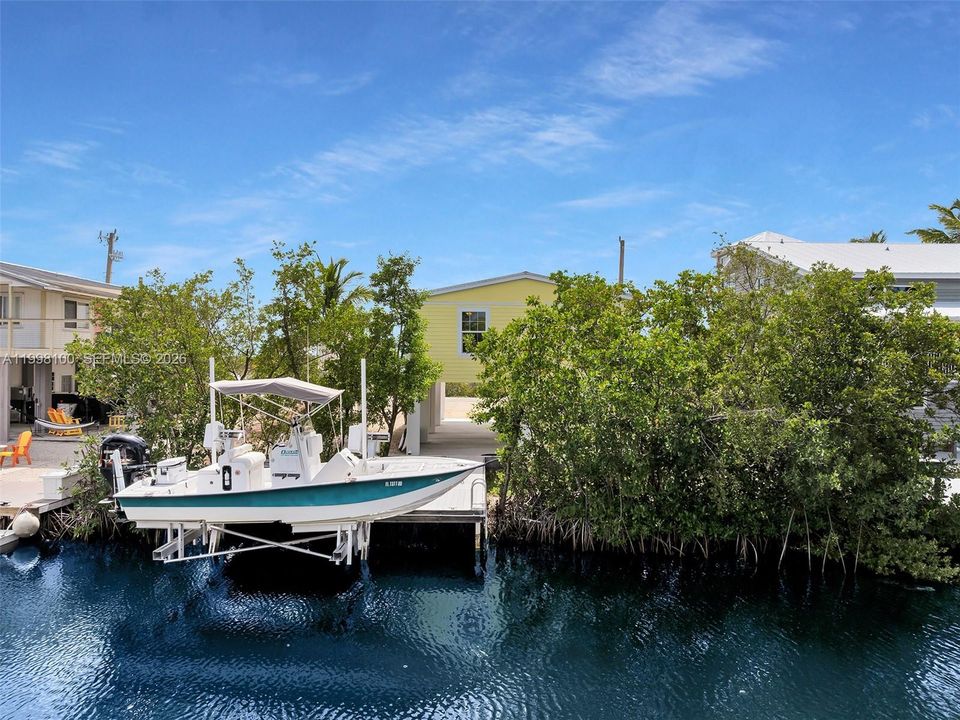 For Sale: $895,000 (3 beds, 2 baths, 1296 Square Feet)