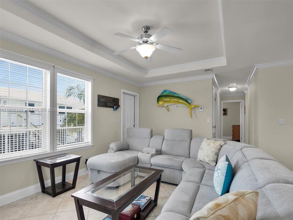 For Sale: $895,000 (3 beds, 2 baths, 1296 Square Feet)