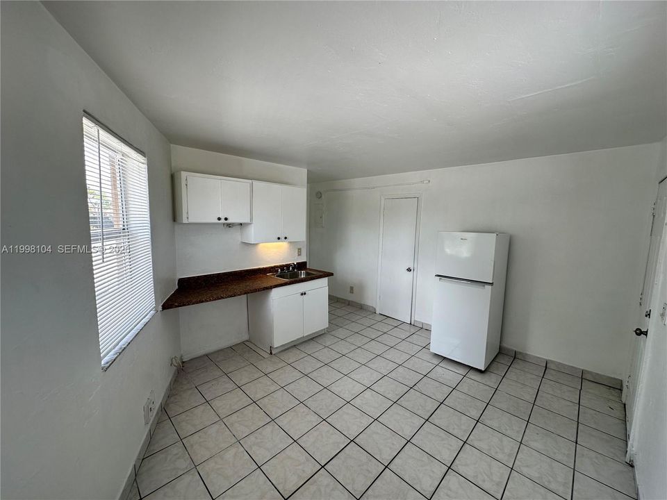 For Rent: $1,050 (0 beds, 1 baths, 0 Square Feet)