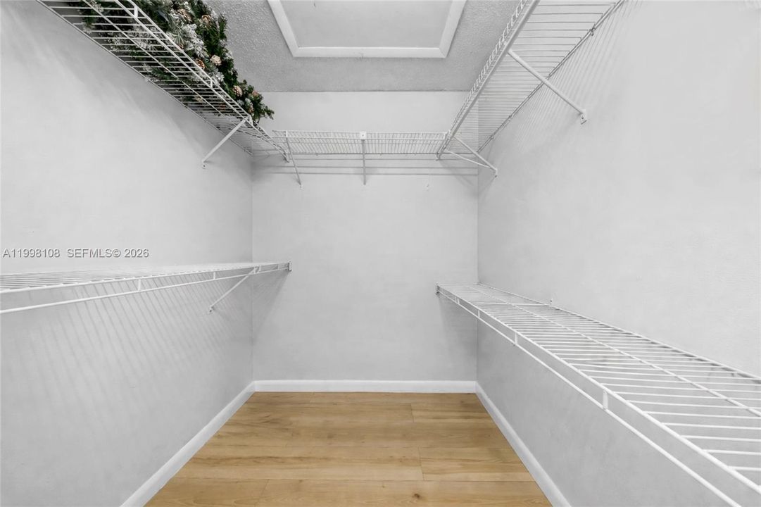 For Sale: $305,000 (2 beds, 2 baths, 1332 Square Feet)