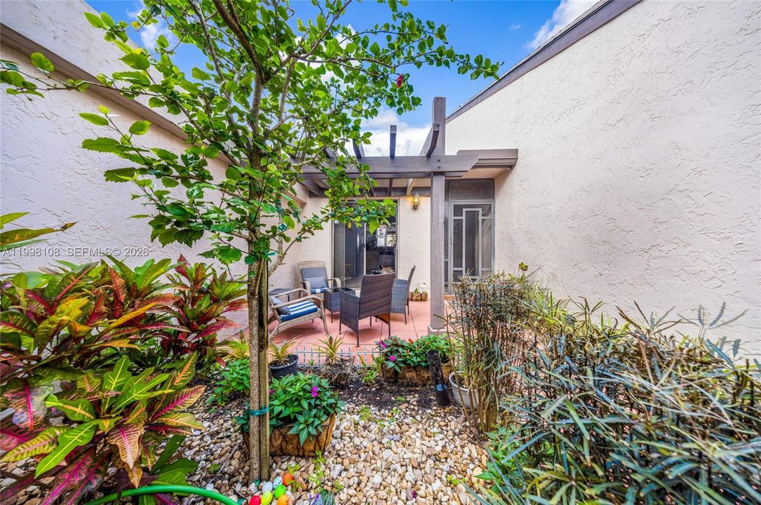 For Sale: $305,000 (2 beds, 2 baths, 1332 Square Feet)