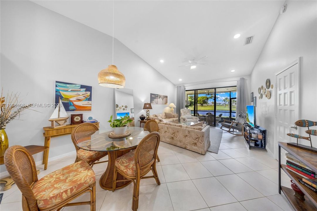For Sale: $305,000 (2 beds, 2 baths, 1332 Square Feet)