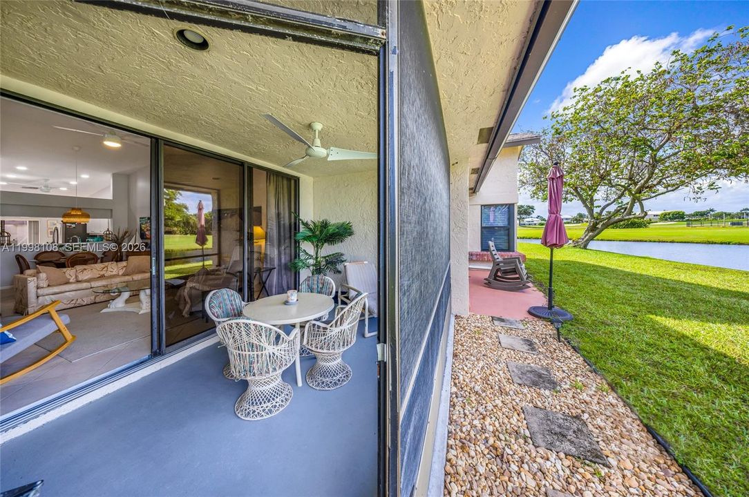 For Sale: $305,000 (2 beds, 2 baths, 1332 Square Feet)
