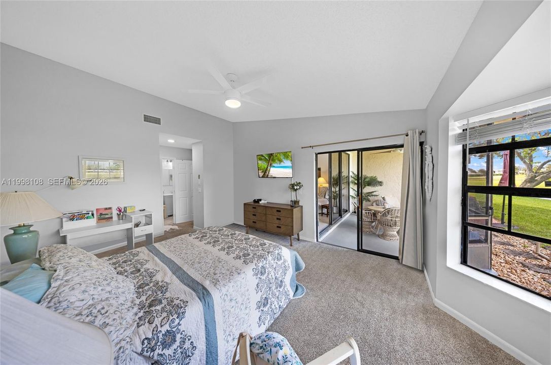 For Sale: $305,000 (2 beds, 2 baths, 1332 Square Feet)