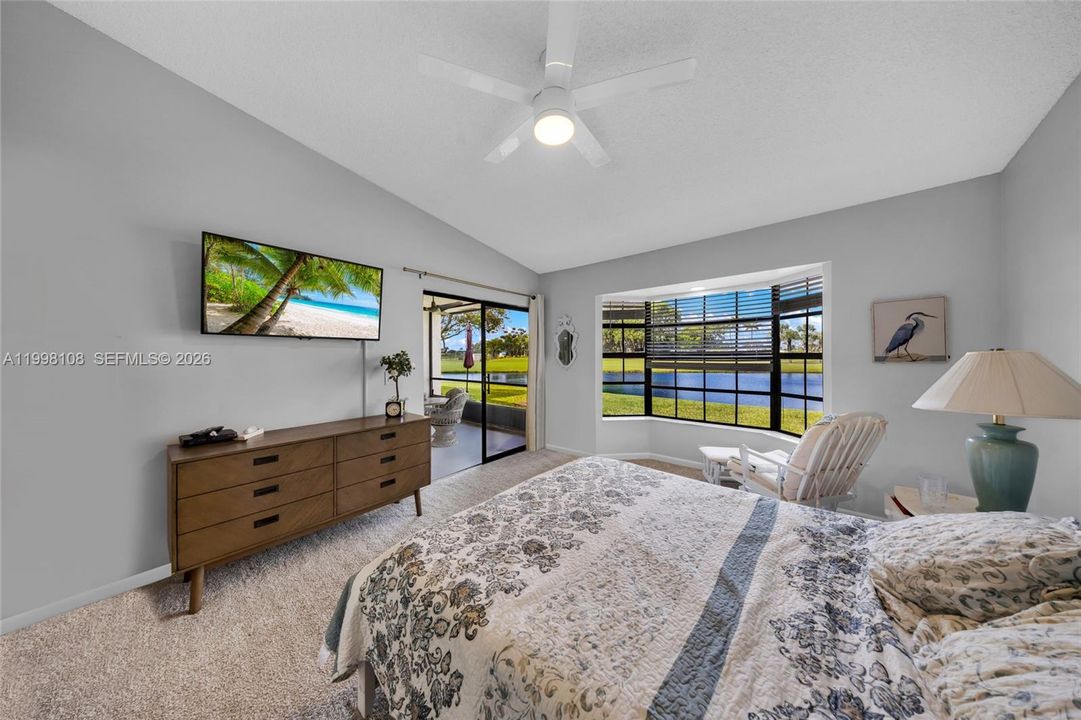 For Sale: $305,000 (2 beds, 2 baths, 1332 Square Feet)