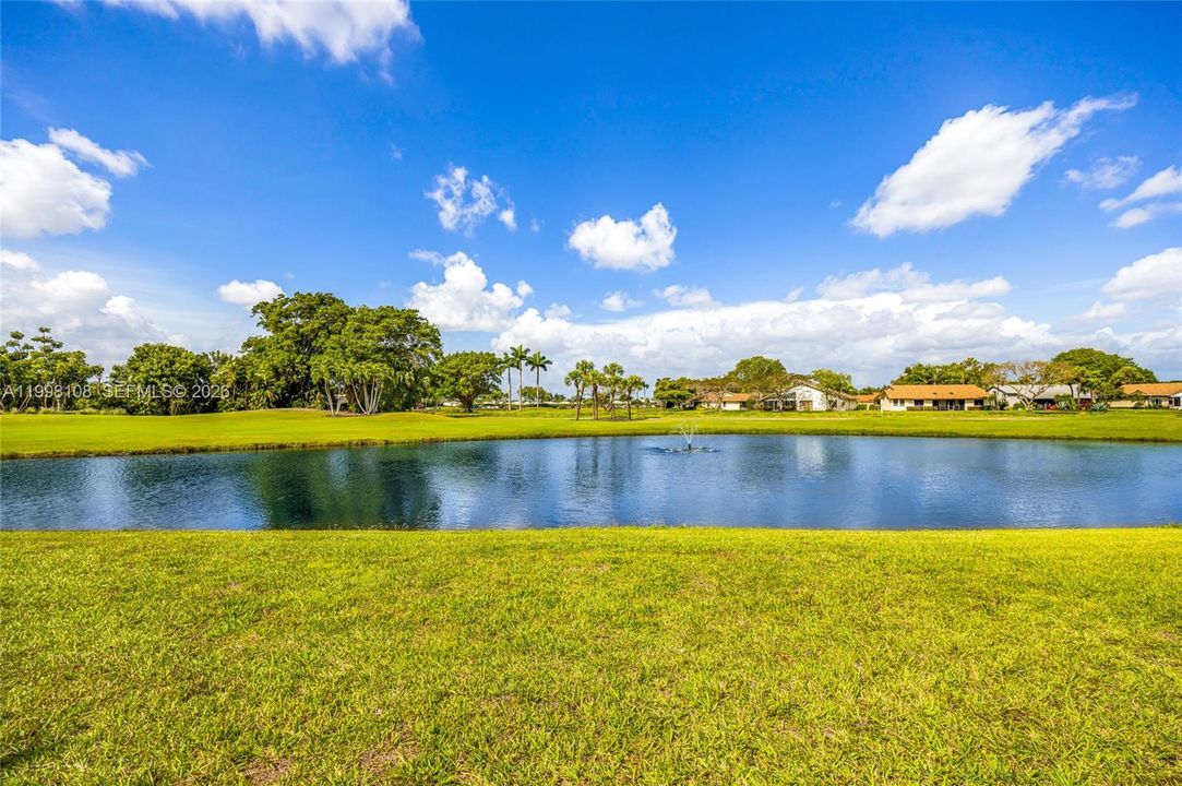For Sale: $305,000 (2 beds, 2 baths, 1332 Square Feet)