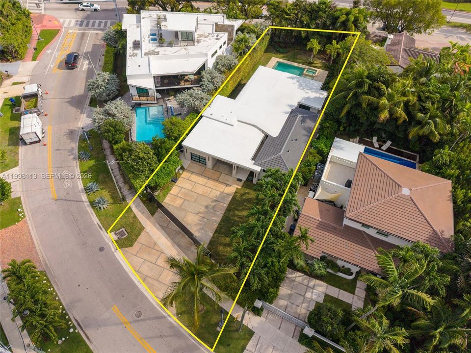 For Sale: $3,500,000 (10,534.00 acres)