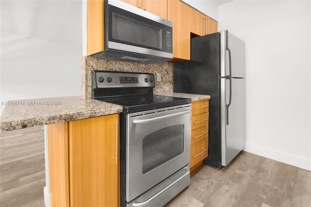 For Sale: $219,000 (2 beds, 1 baths, 740 Square Feet)