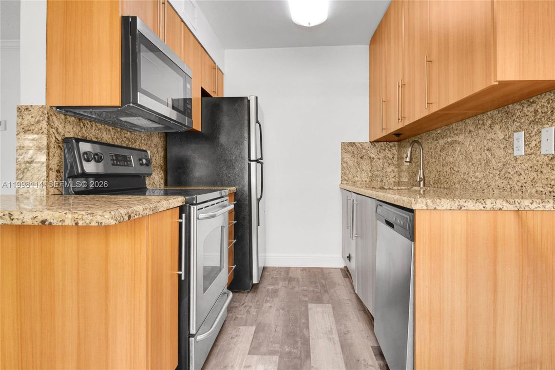 For Sale: $219,000 (2 beds, 1 baths, 740 Square Feet)