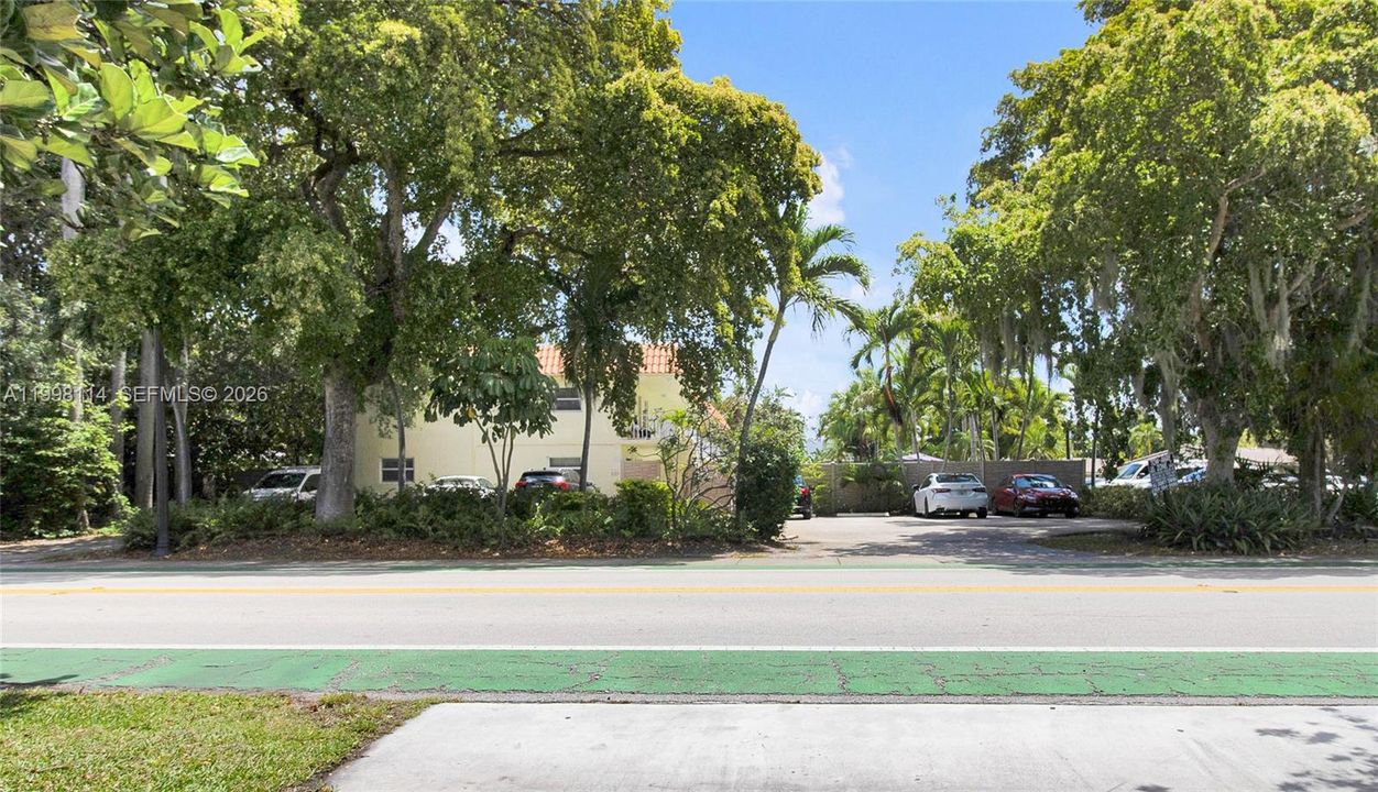 For Sale: $219,000 (2 beds, 1 baths, 740 Square Feet)