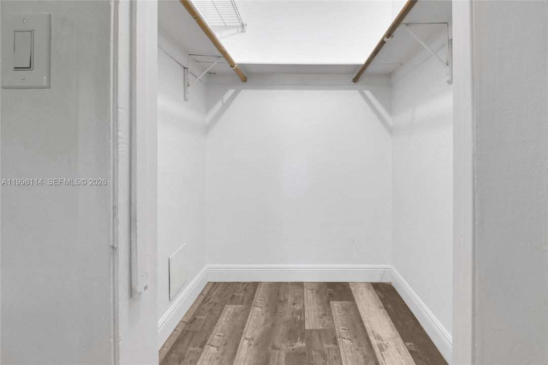 For Sale: $219,000 (2 beds, 1 baths, 740 Square Feet)
