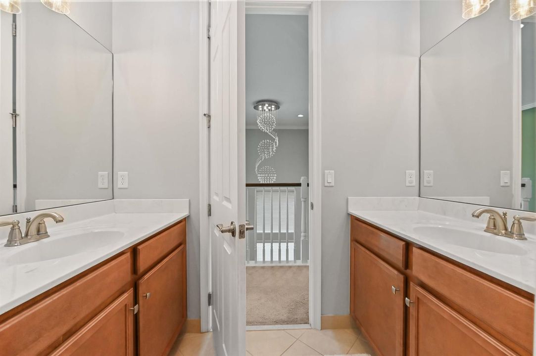 28 Bathroom 02