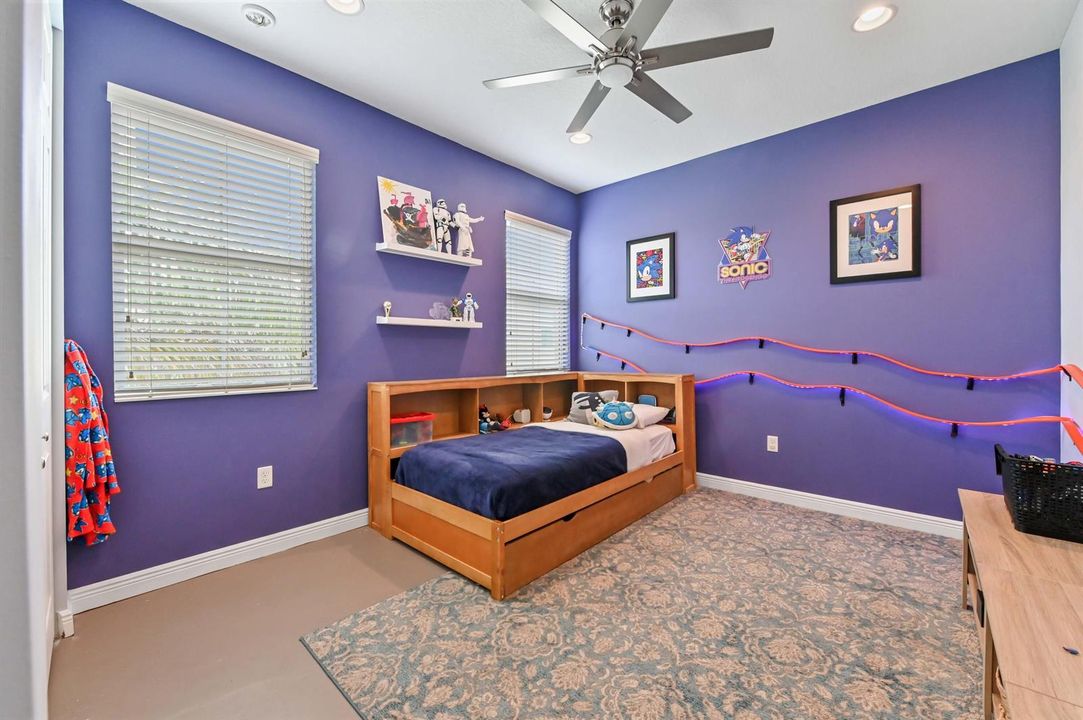 32 Bedroom 01