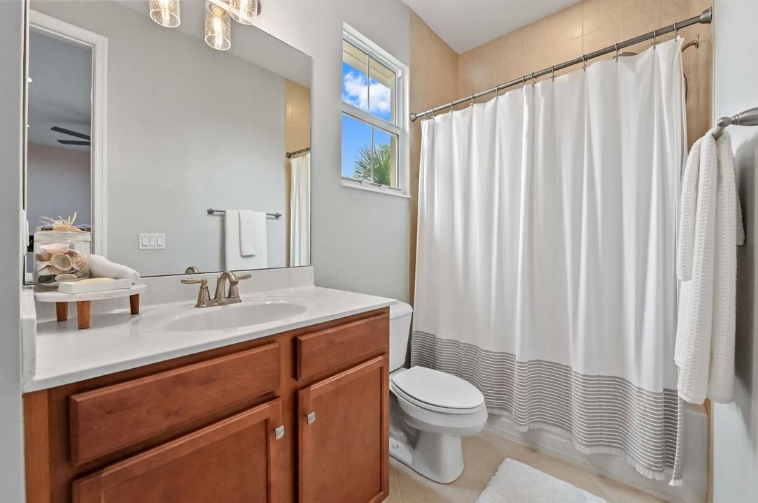 39 Bathroom 03