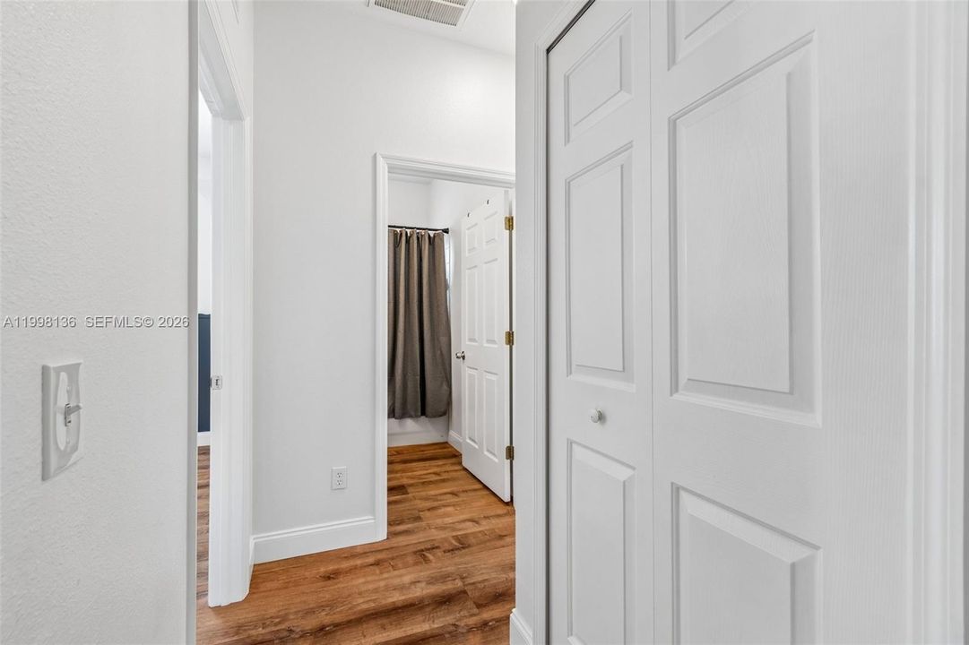 Недавно продано: $350,000 (4 спален, 2 ванн, 1824 Квадратных фут)