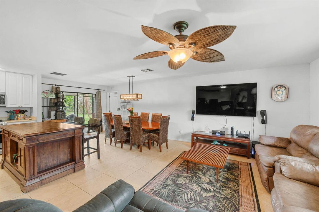 Living/Dining Area