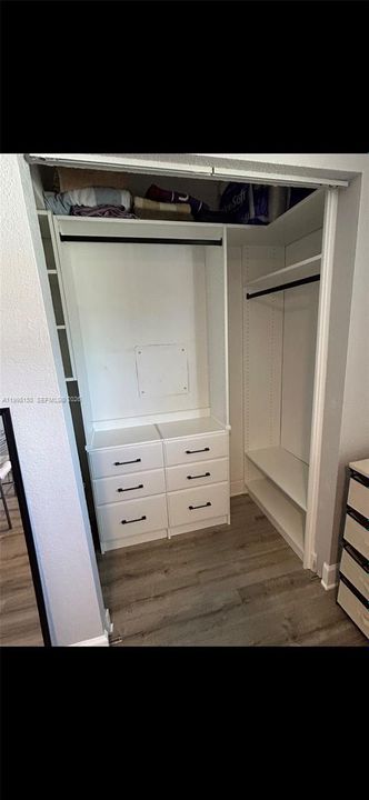 For Sale: $258,500 (2 beds, 1 baths, 842 Square Feet)