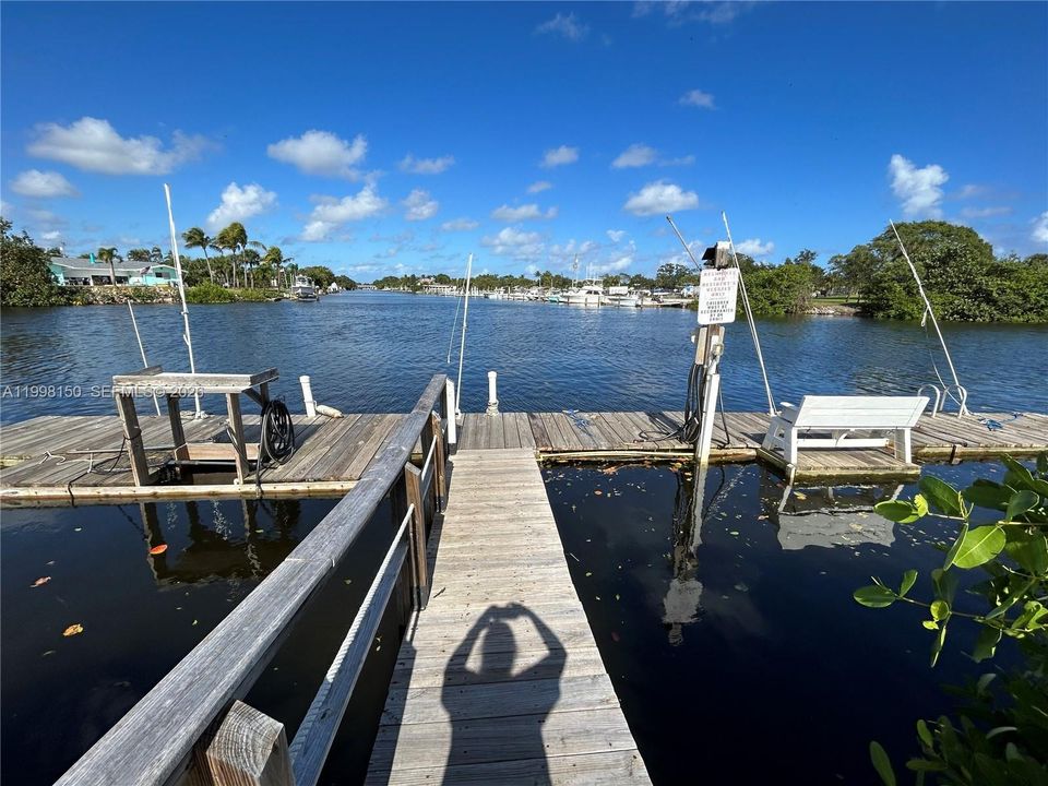 For Sale: $258,500 (2 beds, 1 baths, 842 Square Feet)