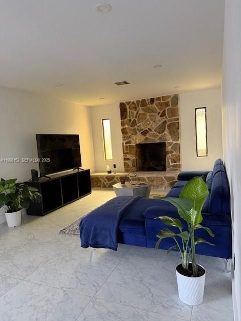 В аренду: $4,000 (3 спален, 2 ванн, 1695 Квадратных фут)