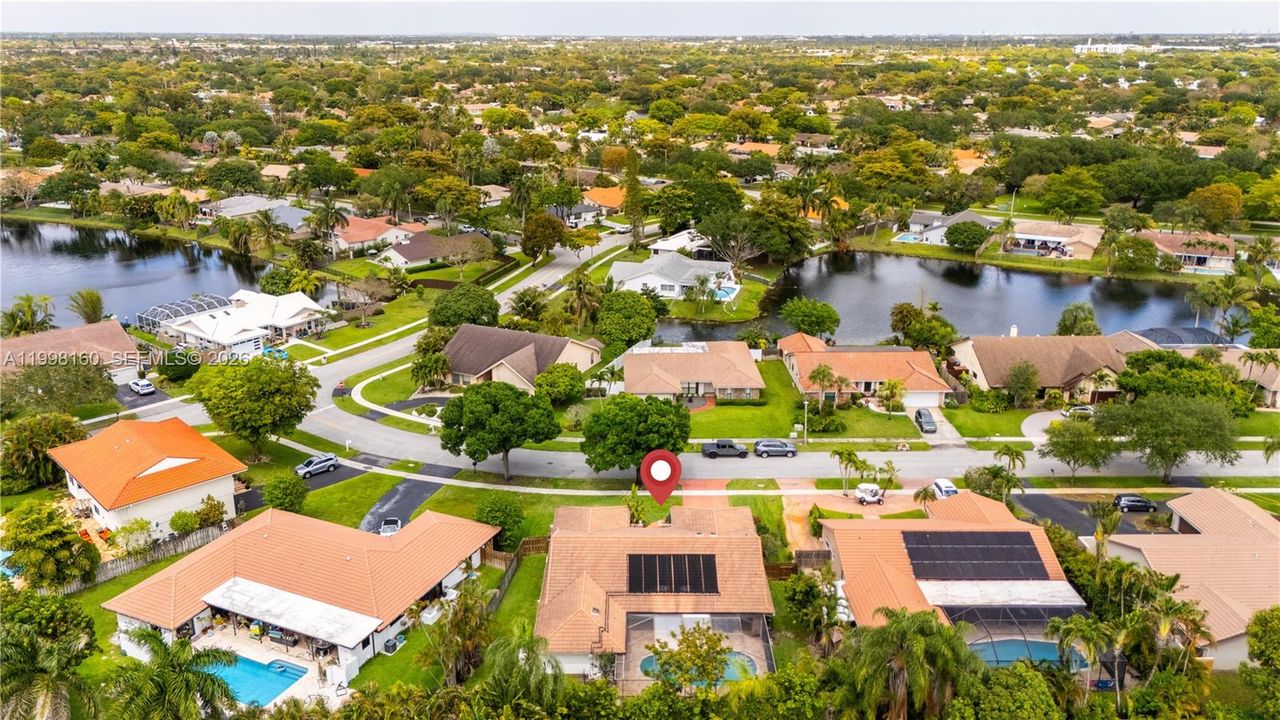 Activo con contrato: $850,000 (4 camas, 2 baños, 2372 Pies cuadrados)