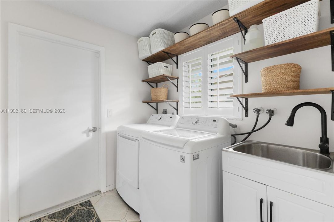 Activo con contrato: $850,000 (4 camas, 2 baños, 2372 Pies cuadrados)