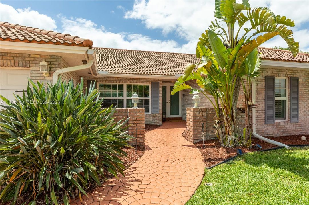 Activo con contrato: $850,000 (4 camas, 2 baños, 2372 Pies cuadrados)