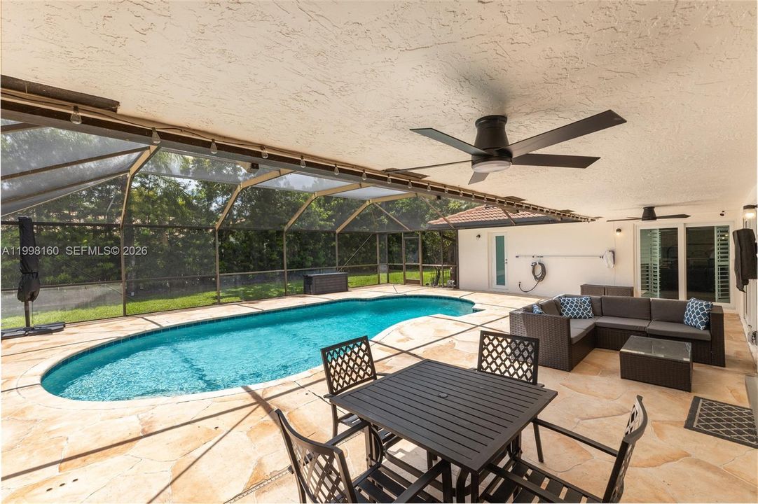 Activo con contrato: $850,000 (4 camas, 2 baños, 2372 Pies cuadrados)