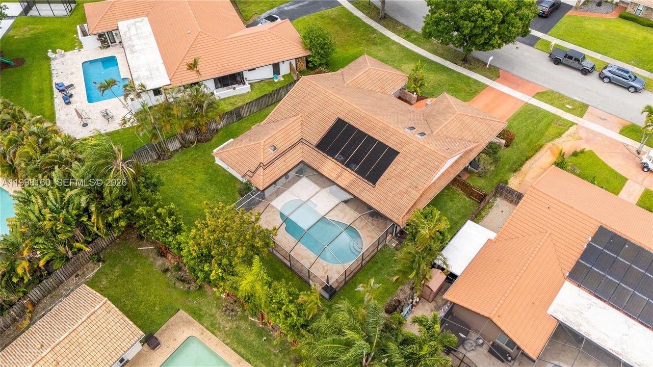 Activo con contrato: $850,000 (4 camas, 2 baños, 2372 Pies cuadrados)