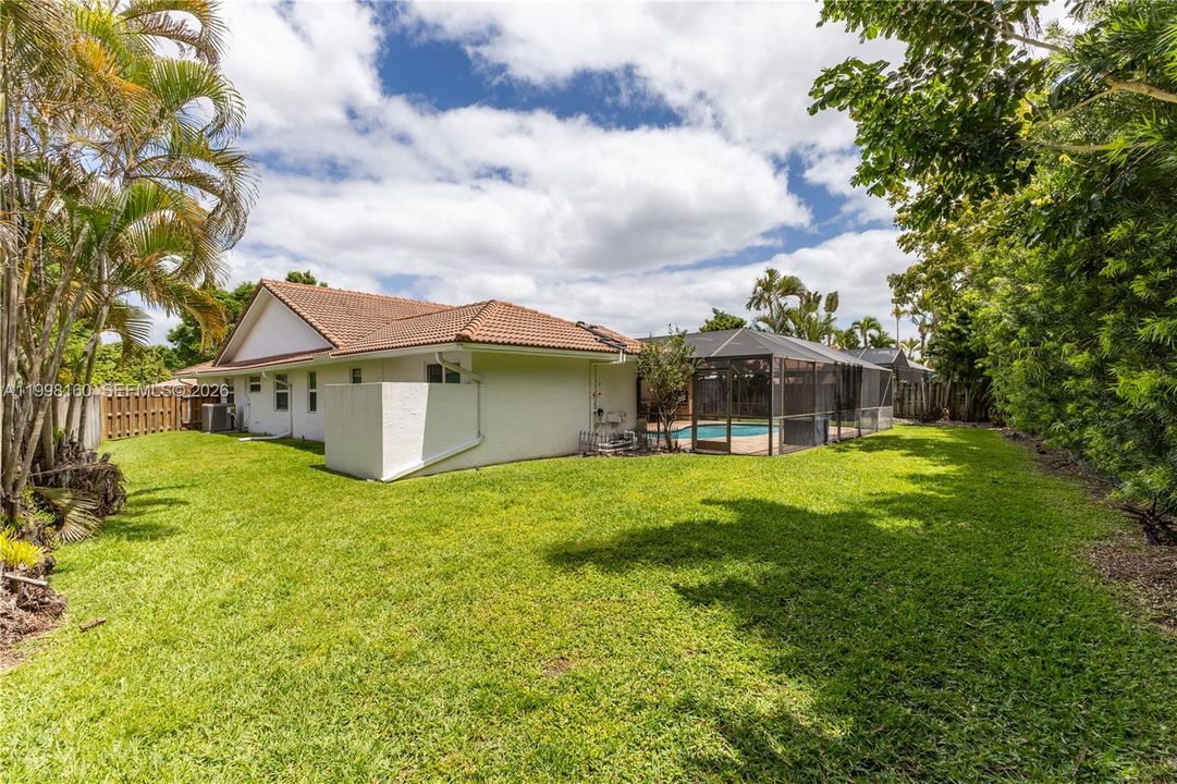Activo con contrato: $850,000 (4 camas, 2 baños, 2372 Pies cuadrados)