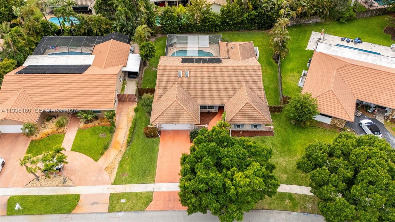 Activo con contrato: $850,000 (4 camas, 2 baños, 2372 Pies cuadrados)