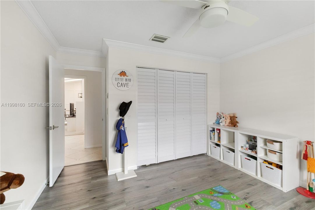 Activo con contrato: $850,000 (4 camas, 2 baños, 2372 Pies cuadrados)