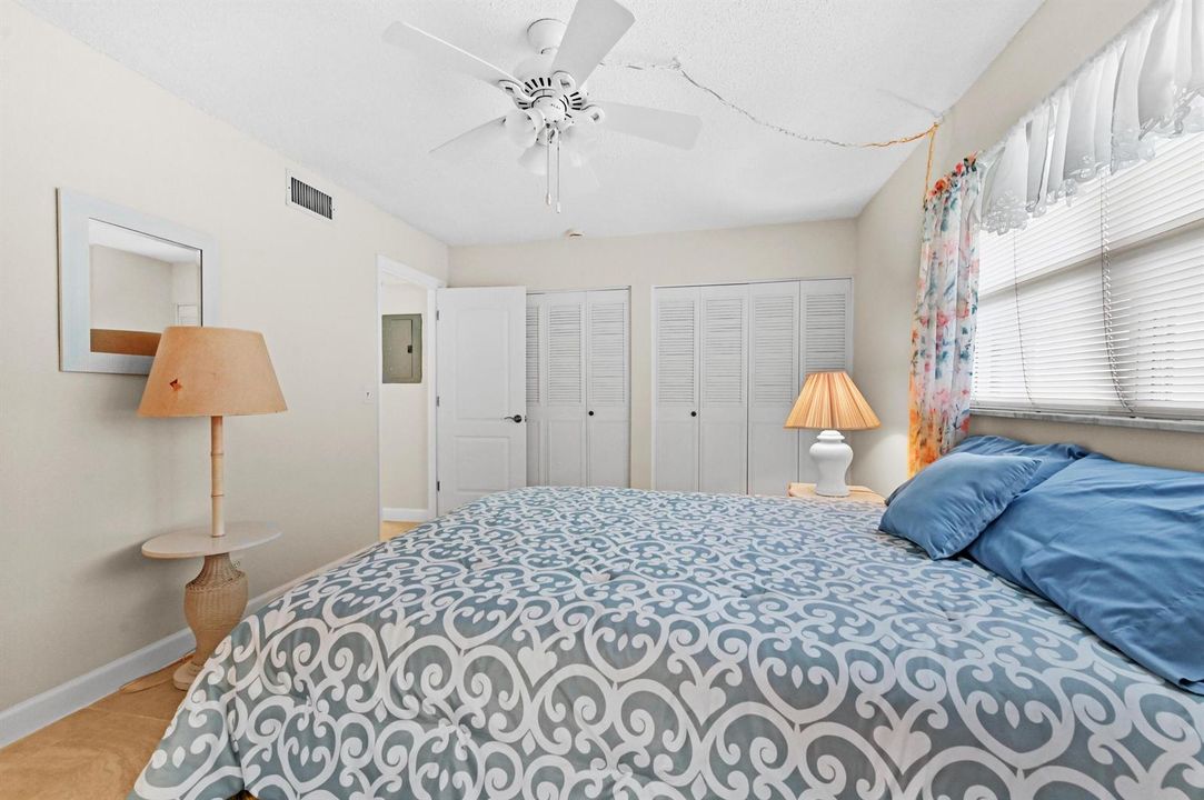 15 Bedroom 02