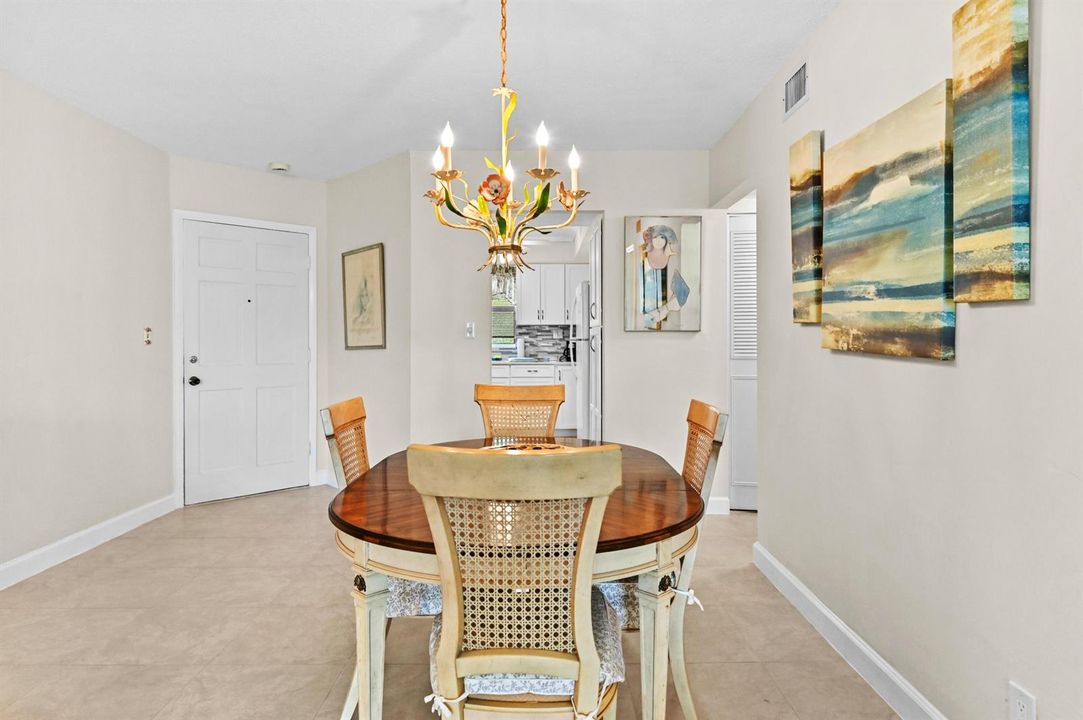 08 Dining room 03