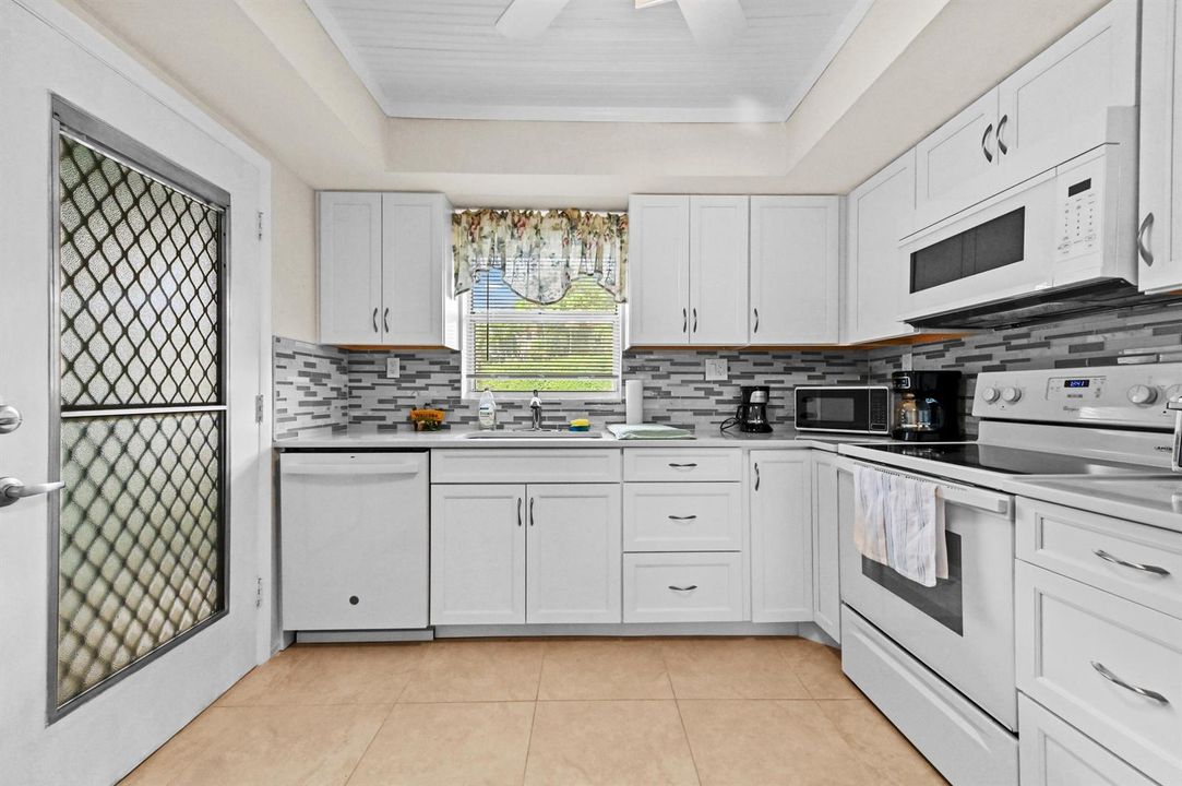 10 Kitchen 02
