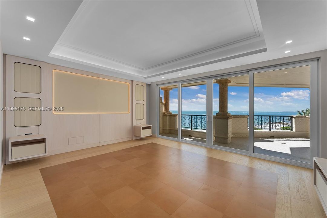 For Sale: $12,900,000 (3 beds, 3 baths, 3567 Square Feet)