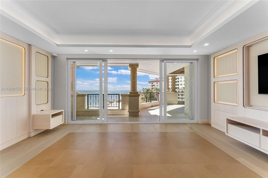 For Sale: $12,900,000 (3 beds, 3 baths, 3567 Square Feet)