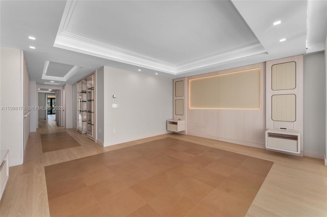 For Sale: $12,900,000 (3 beds, 3 baths, 3567 Square Feet)