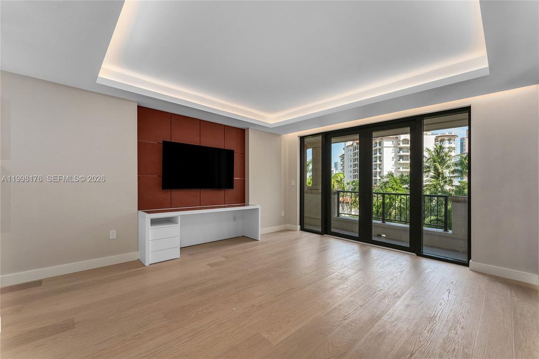 For Sale: $12,900,000 (3 beds, 3 baths, 3567 Square Feet)