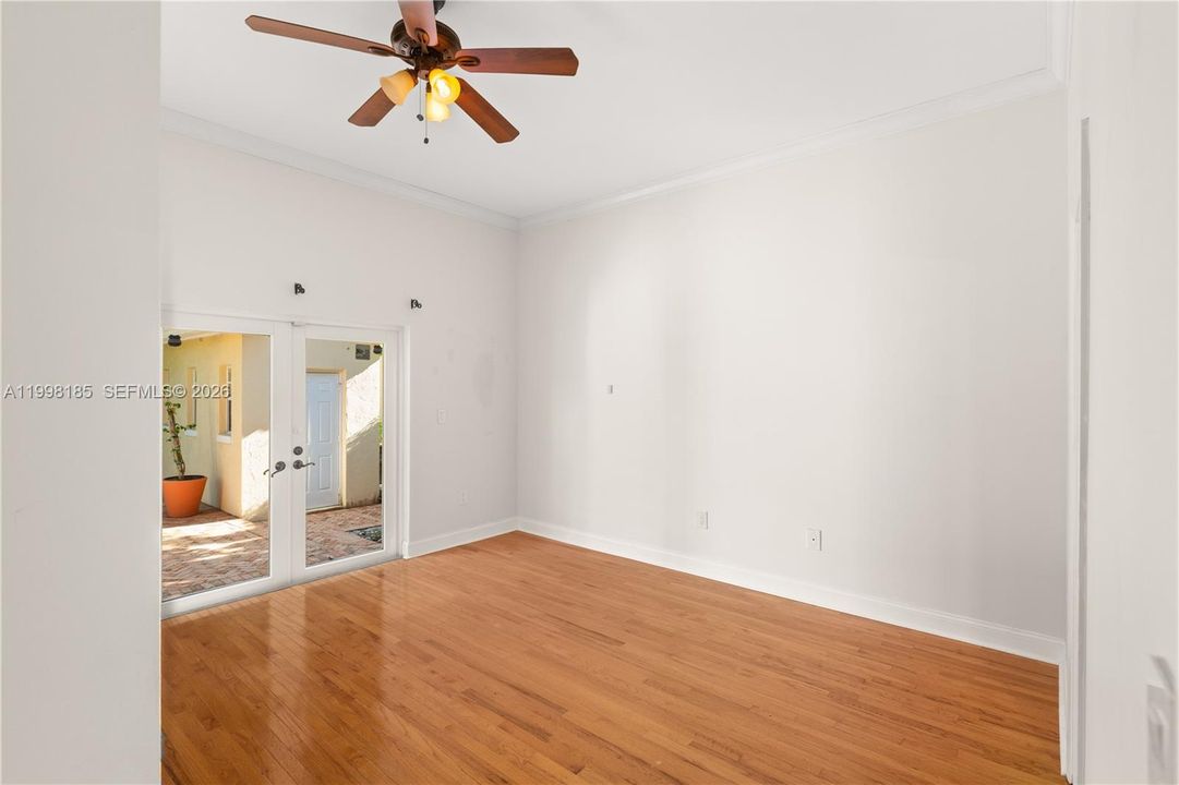Activo con contrato: $7,398 (3 camas, 3 baños, 2017 Pies cuadrados)