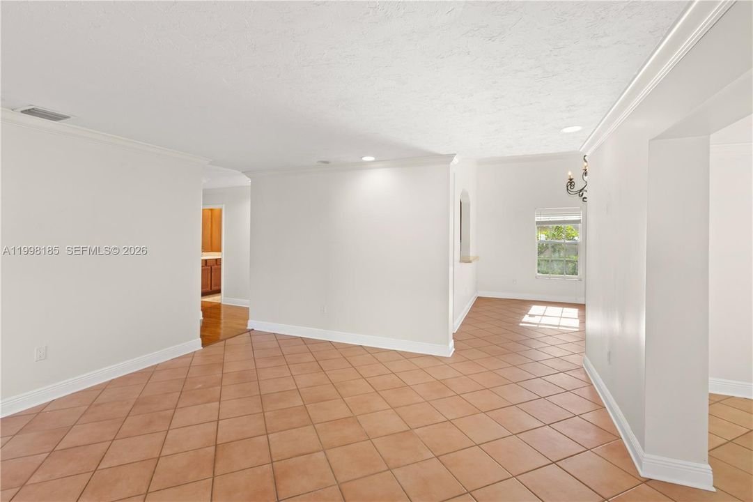 Activo con contrato: $7,398 (3 camas, 3 baños, 2017 Pies cuadrados)