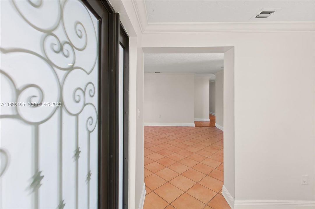 Activo con contrato: $7,398 (3 camas, 3 baños, 2017 Pies cuadrados)