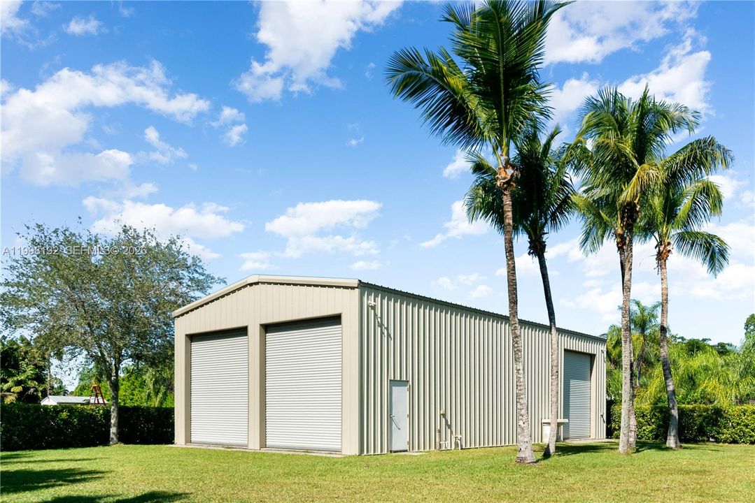 En Venta: $999,000 (4 camas, 2 baños, 3270 Pies cuadrados)