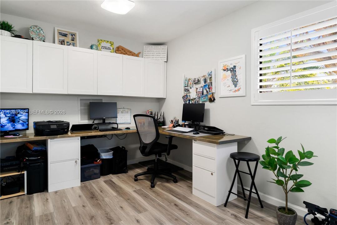 En Venta: $999,000 (4 camas, 2 baños, 3270 Pies cuadrados)