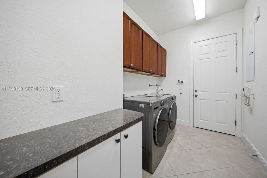 For Sale: $1,240,000 (4 beds, 3 baths, 3024 Square Feet)