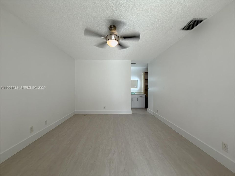 For Sale: $289,000 (3 beds, 2 baths, 1115 Square Feet)